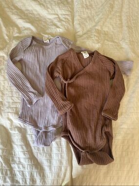 Ribbed Long-Sleeve Baby Bodysuit - Lavender & Brown